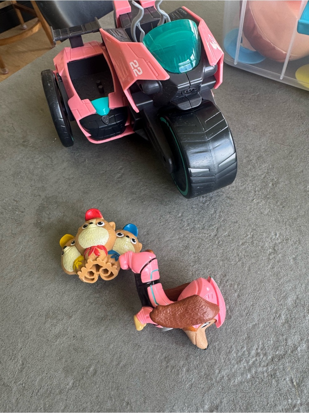 Paw Patrol Liberty & Mighty Poms Toy Vehicle Playset - Picture 6 of 6